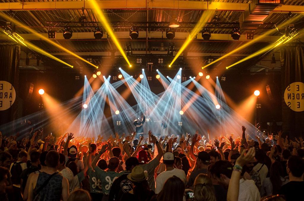 Smart wristband for seamless event access and payments